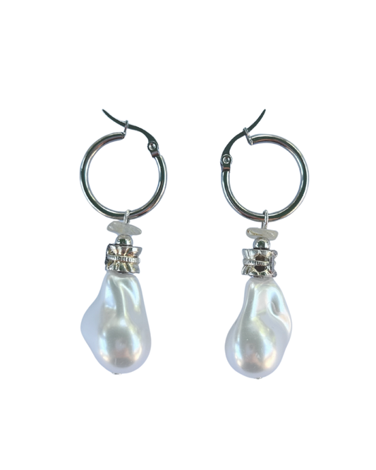 [the moon] Fresh Water Pearl Earrings